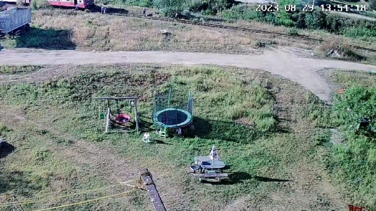 roman lovit tren nu auzit zgomot scapat viata moment camera supraveghere zlatna