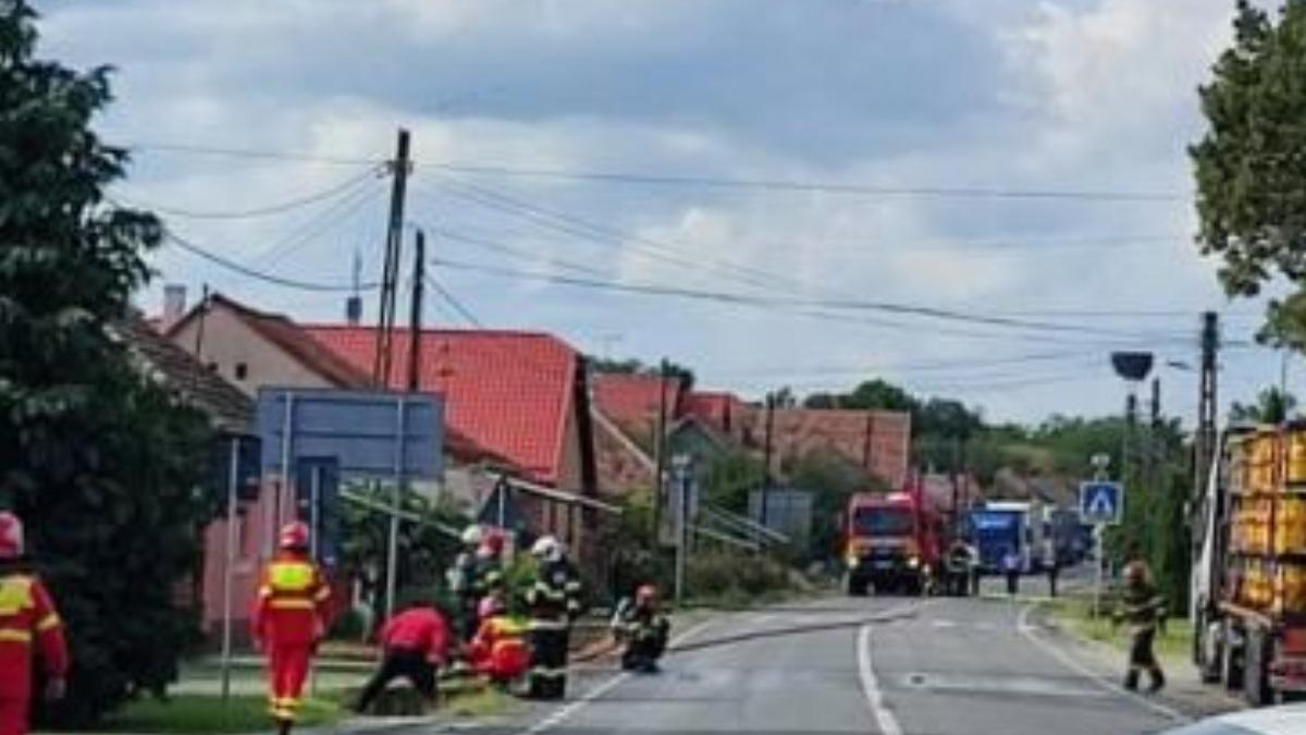 scapari de gaze dintr un tir incarcat cu butelii in bihor trafic blocat