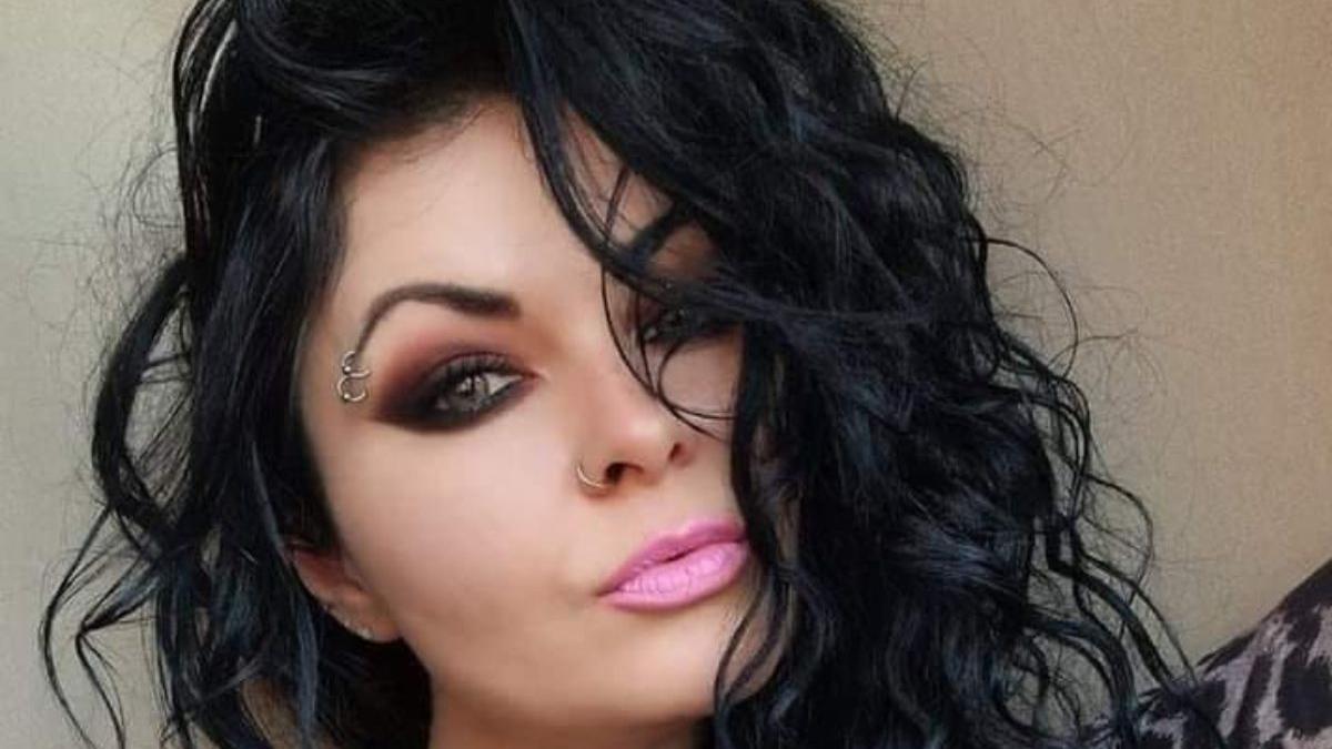 tanara moldoveanca moarta dezbracata plaja italia