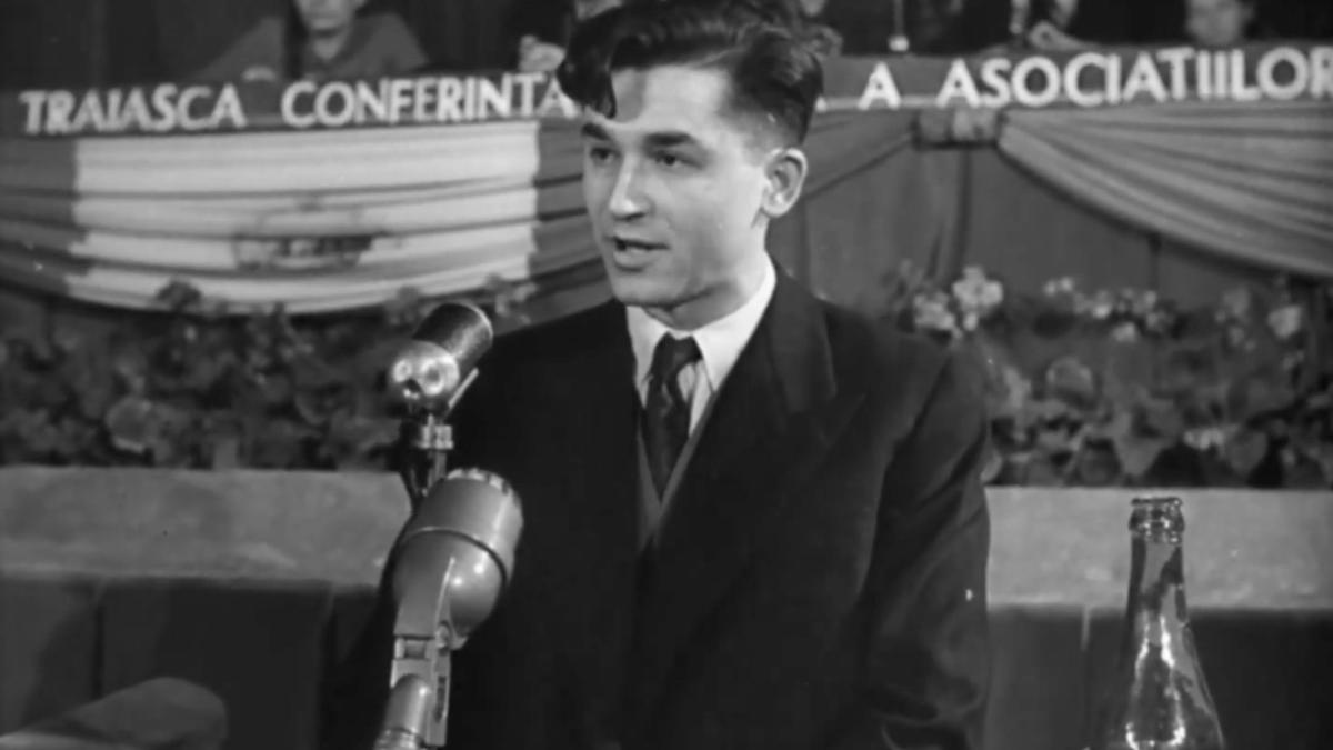 ion iliescu tanar cel mai cunoscut politician romania