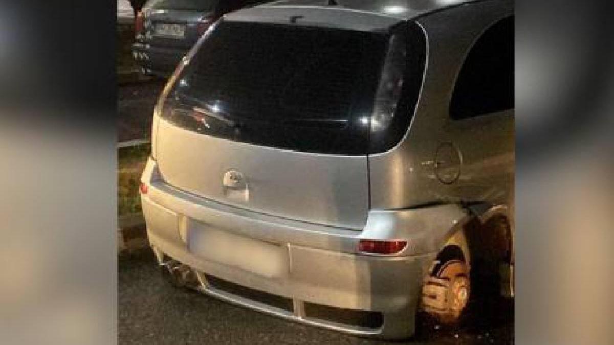 masina aflata parcare mall prahova lasata fara trei roti