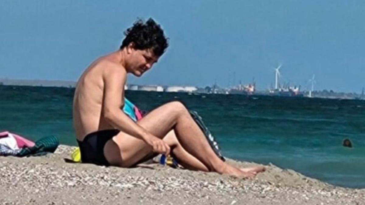 primarul capitalei ironizat retele sociale surprins plaja vacanta