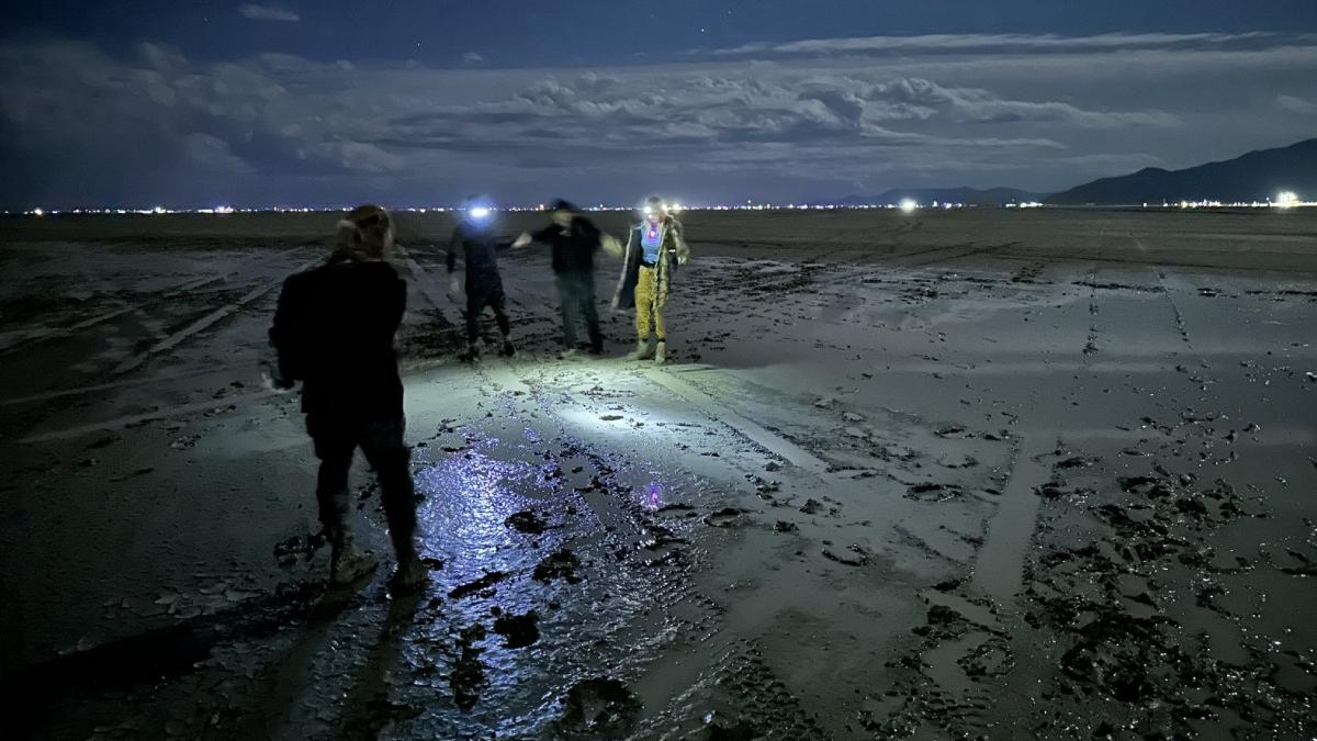 zeci mii oameni ramasi blocati noroi festivalul burning man