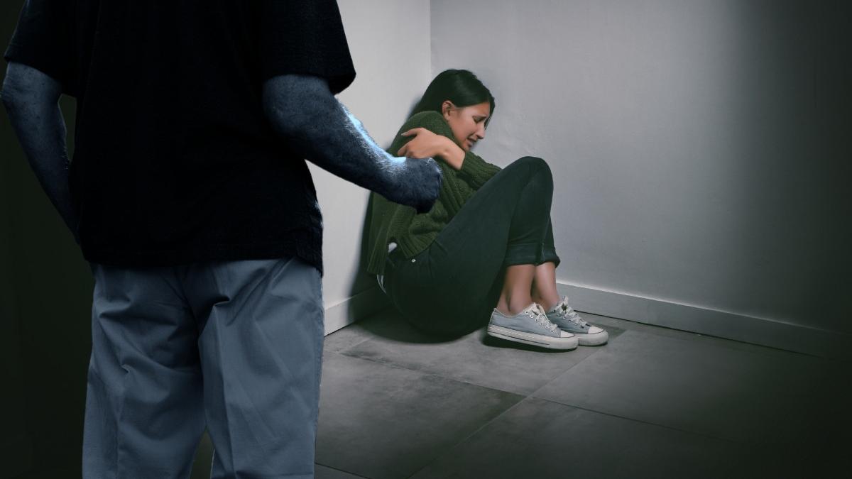 apel disperat fata de 16 ani tinuta incuiata dormitor barbat comuna hartiesti arges