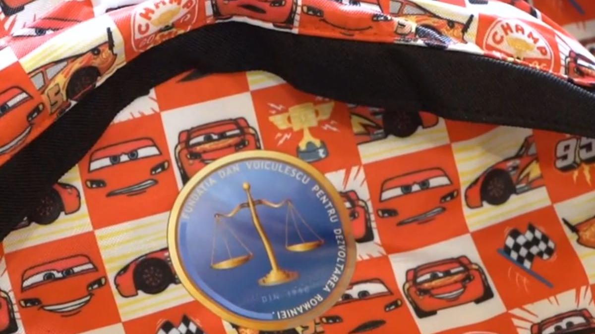 fundatia dan voiculescu pentru dezvoltarea romaniei ajutor parinti rechizite elevi