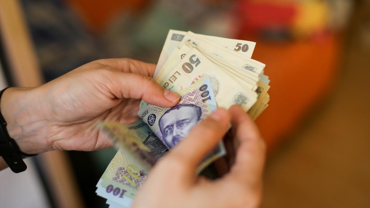 Categoria de angajați pentru care salariul minim crește la 4.500 de lei peste doar trei săptămâni