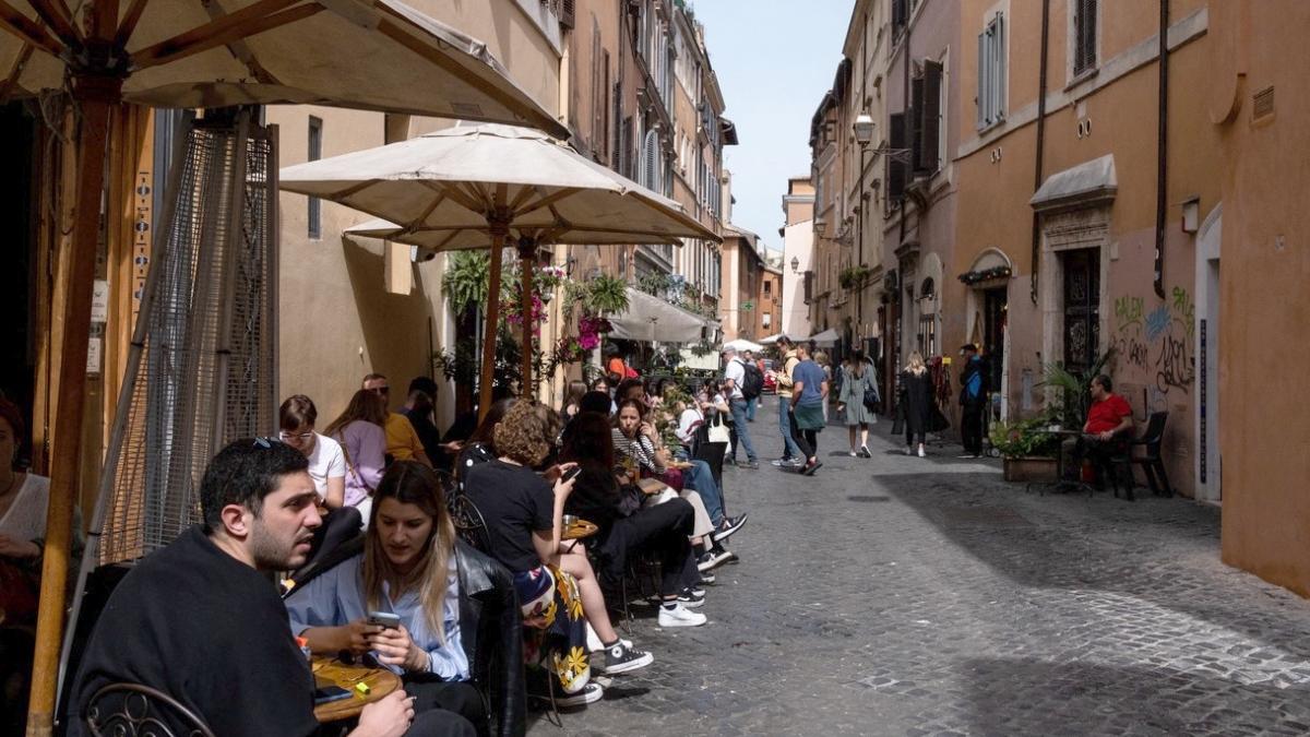 5 turisti romani surpriza neplacuta chelnerita roma nota plata