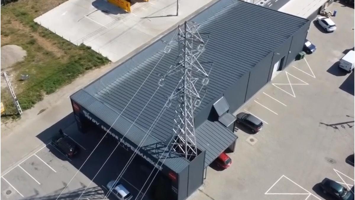 fiul primar comuna din buzau construit un supermarket in jurul unui stalp