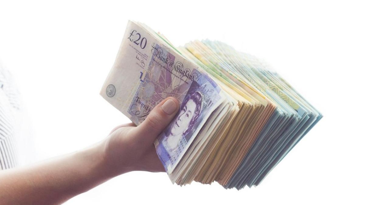 am motive sa ating 100 de ani ea este femeia care a castigat de ziua ei 10 000 de lire sterline pe