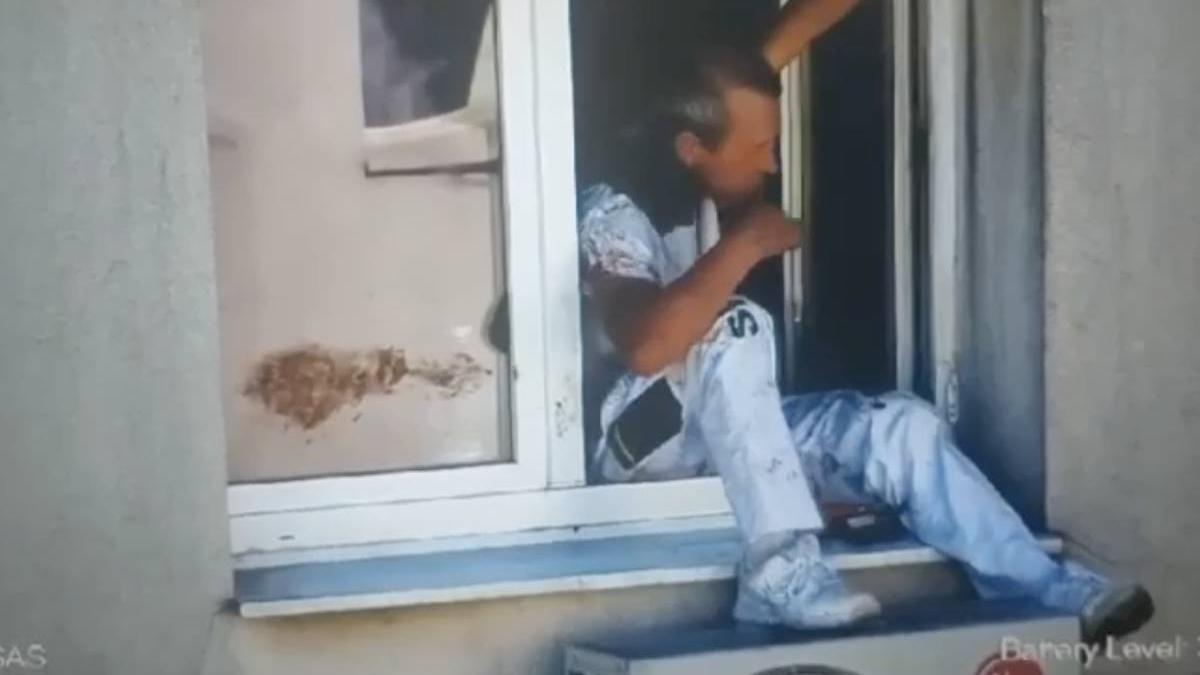 barbat imobilizat amenintat sinucidere injunghiat partenera copii