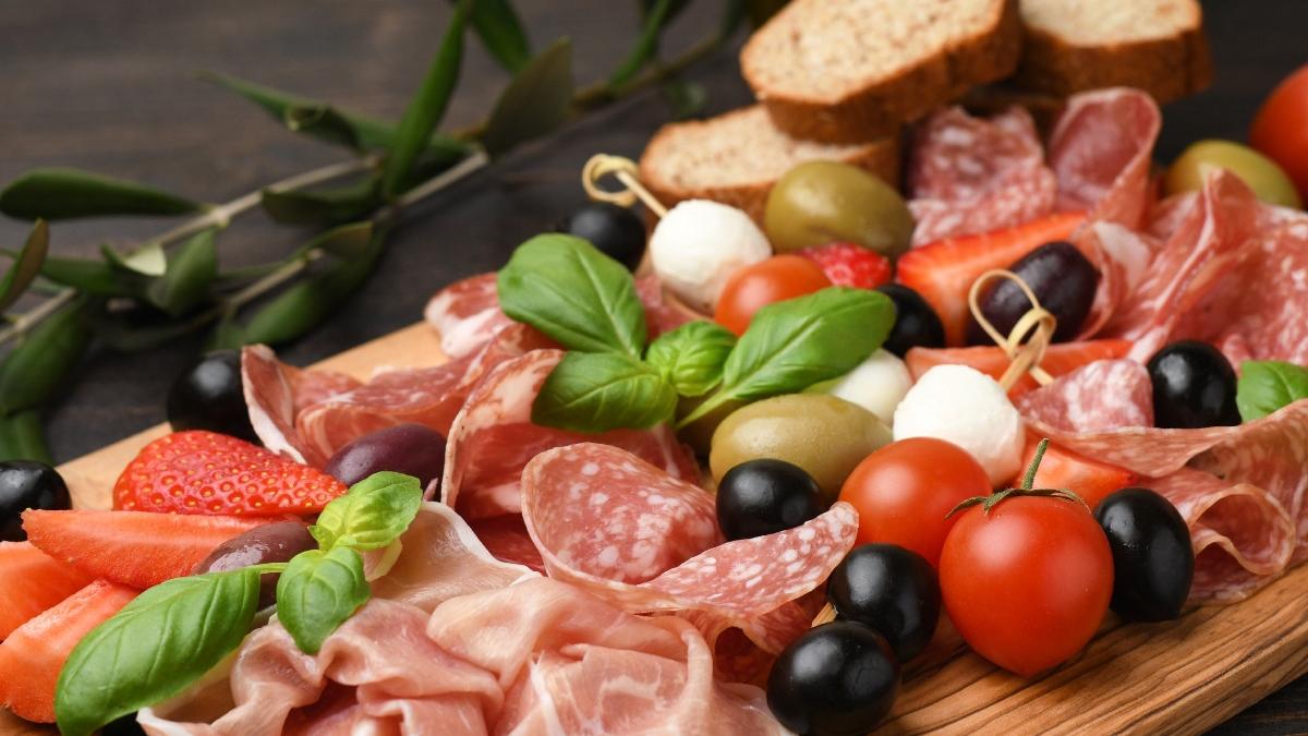 buchetul de flori cu salam si bere ultima moda la evenimentele din cluj