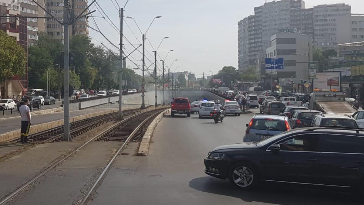 incendiu pasajul lujerului bucuresti traficul rutier blocat ambele sensuri