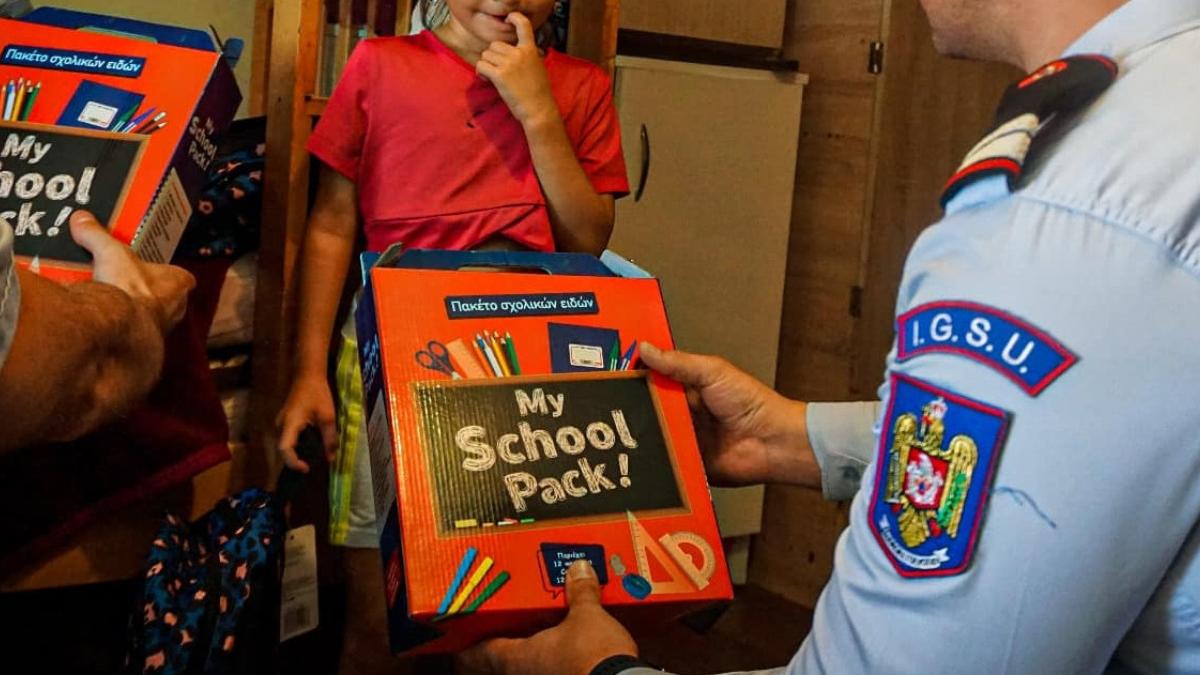 pompieri isu bacau copii famili defavorizate inceput an scolar ghizdane rechizite