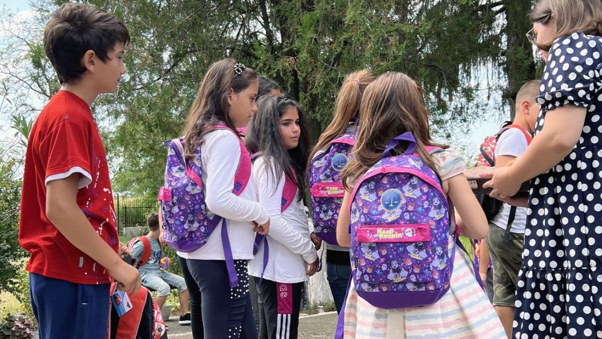 scoala sute copii familii defavorizate ghiozdane pentru vise mari