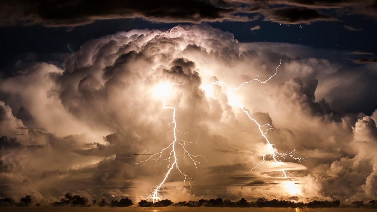 alerta meteo cod galben de ploi si vijelii prognoza meteo vremea in romania