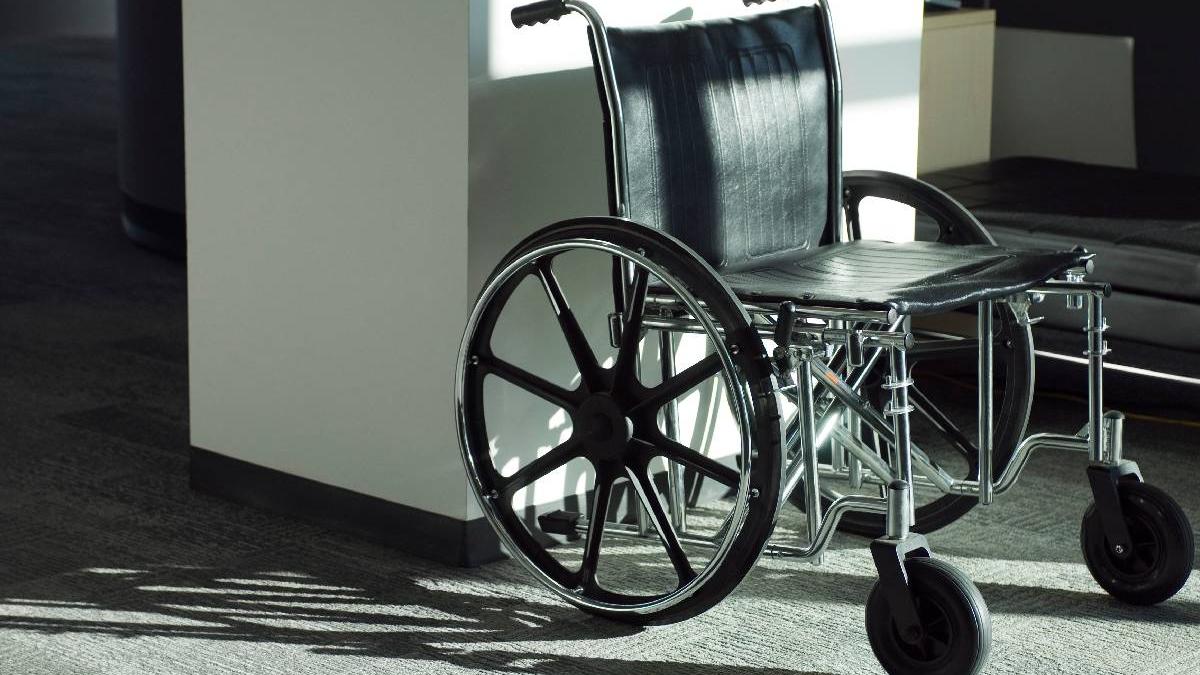 tanar paralizat lasat zaca podea policlinica satu mare