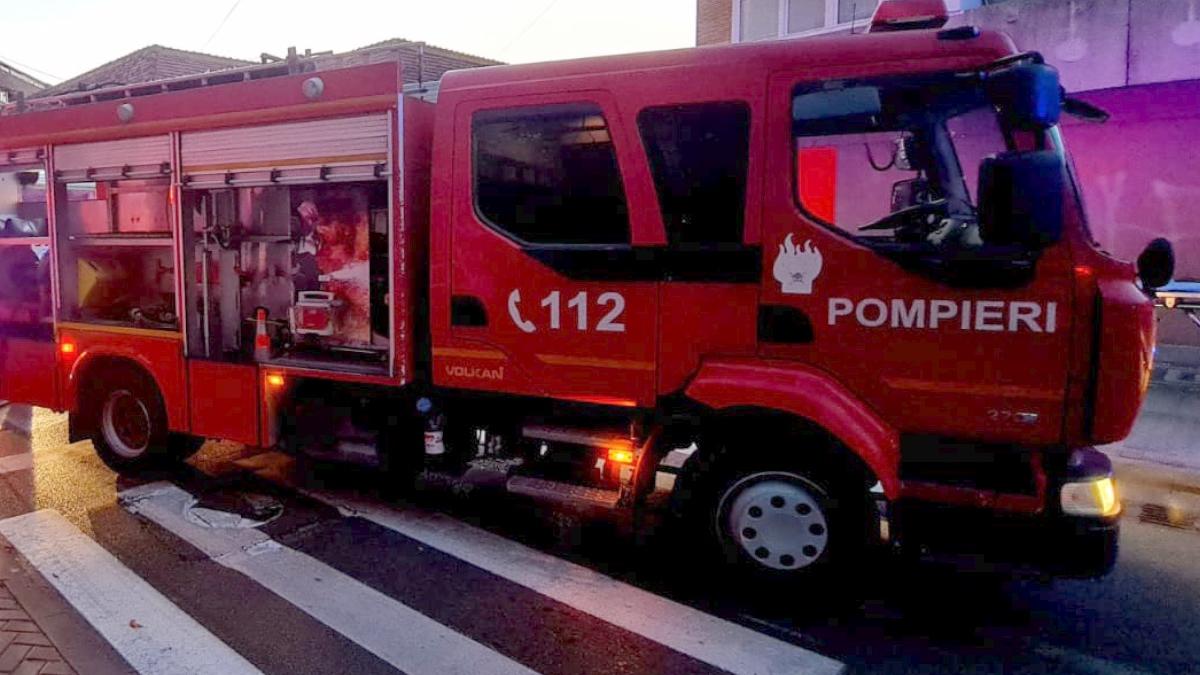 incendiu benzinarie constanta foc acoperis