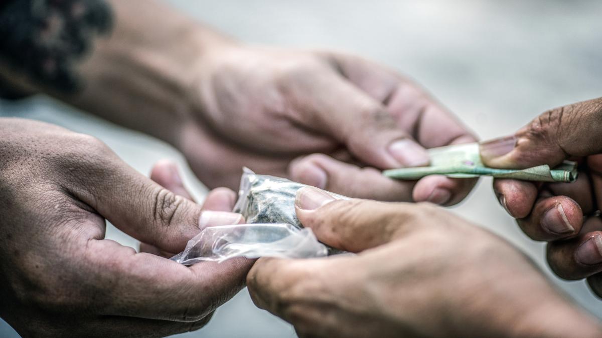 Diferenţa dintre HHC, THC şi CBD | Efecte adverse ale noilor substanţe interzise