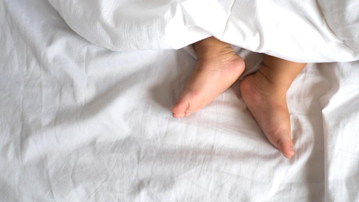 copil 2 ani a amurit inhalat drog ascuns sub saltele gradinita sua