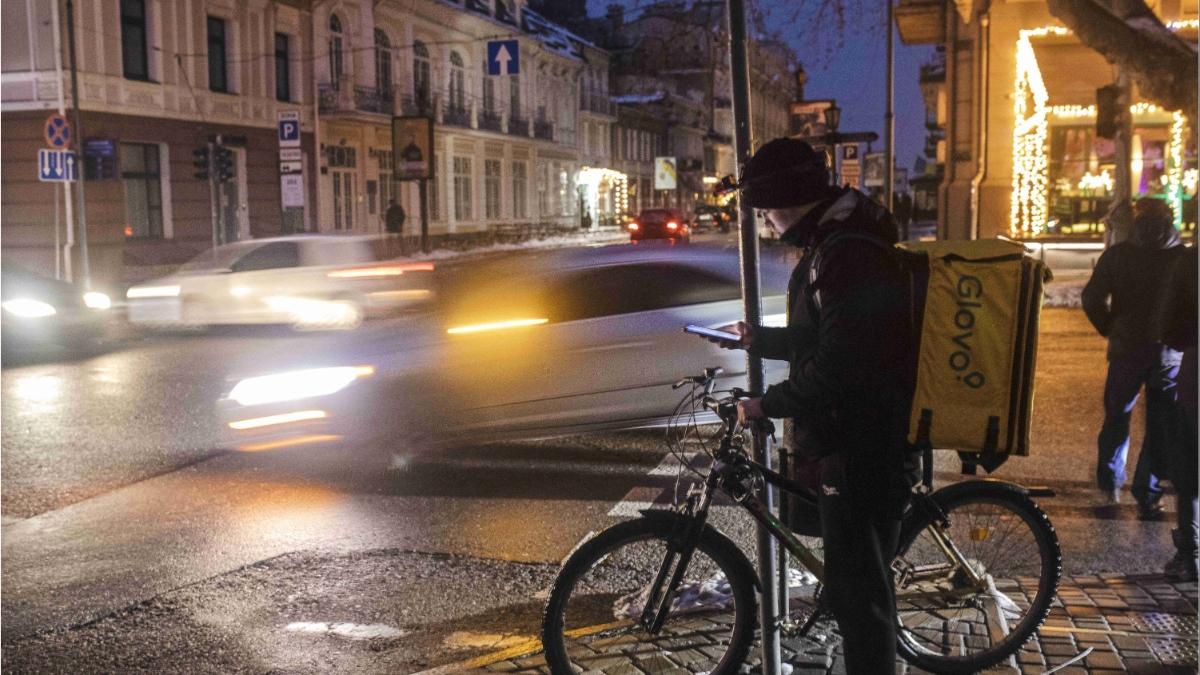 masina distrusa livrator mancare ploiesti copii
