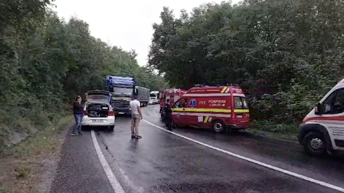 accident rutier cu 18 copii si trei adulti deveselu dolj