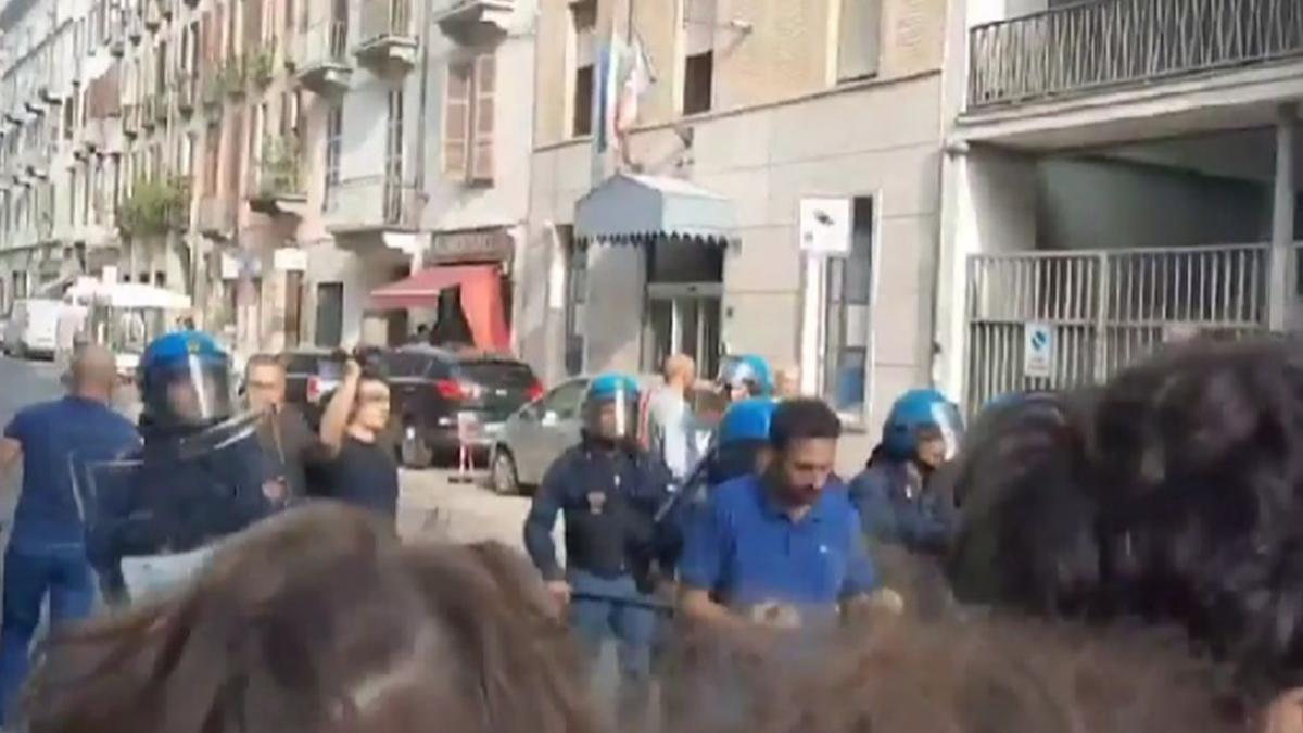 bani scoli razboi studenti batut jandarmi torino giorgia meloni