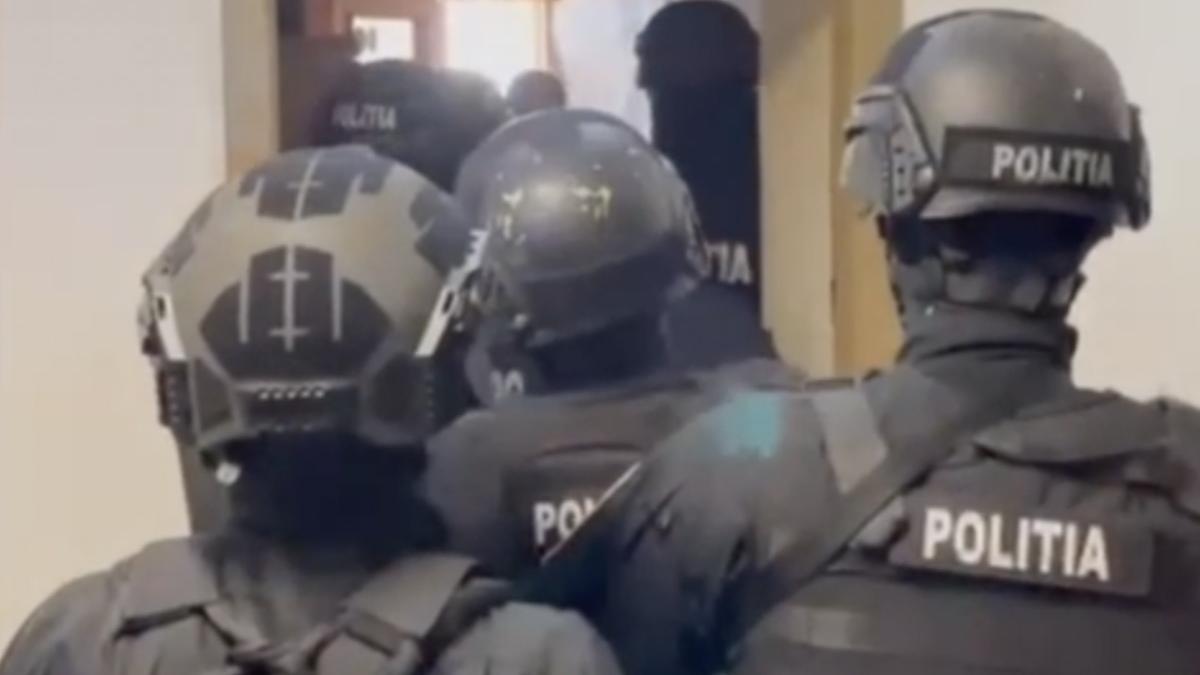 barbat atacat maceta mascati chemati mama sectorul 4 bucuresti