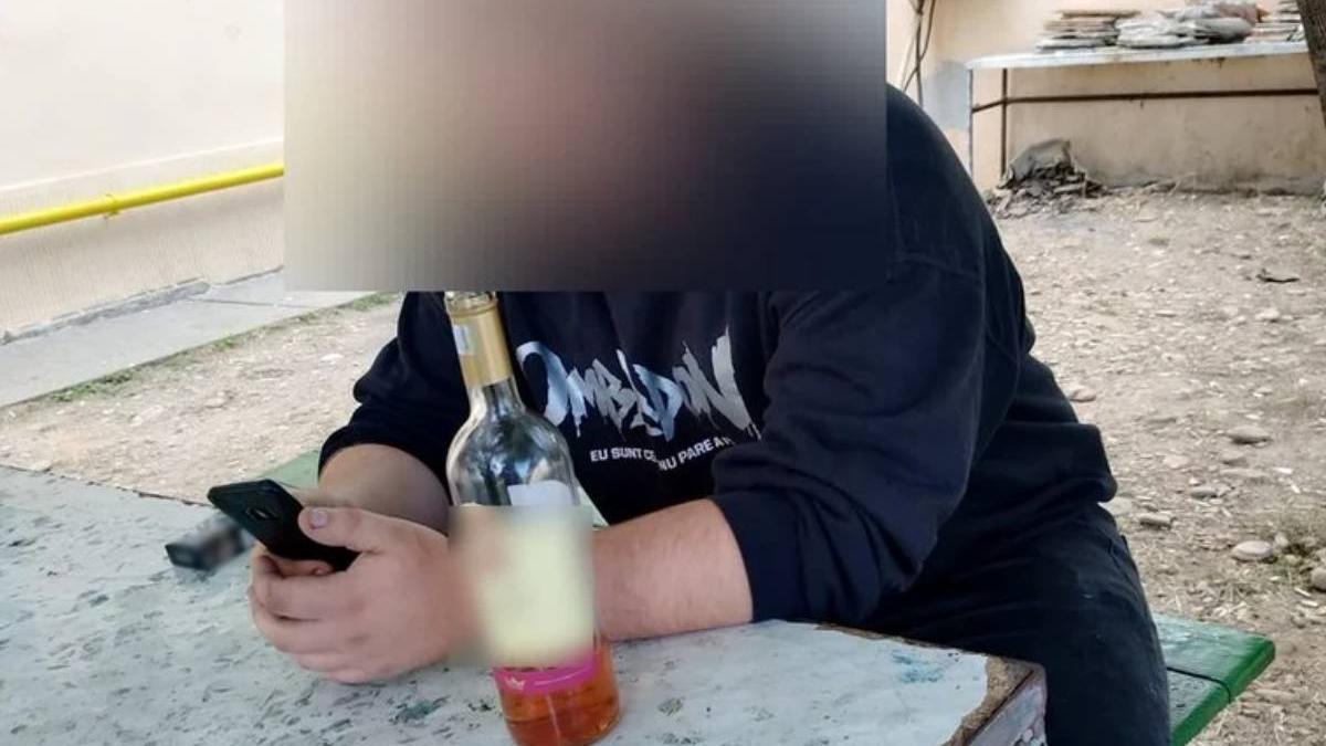 elev targu jiu prins politisti consuma alcool scoala