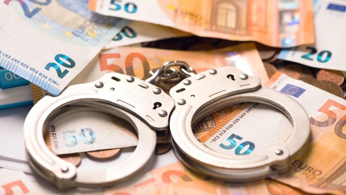 medic bucuresti patron clinica retinut furat suma uriasa fosta iubita