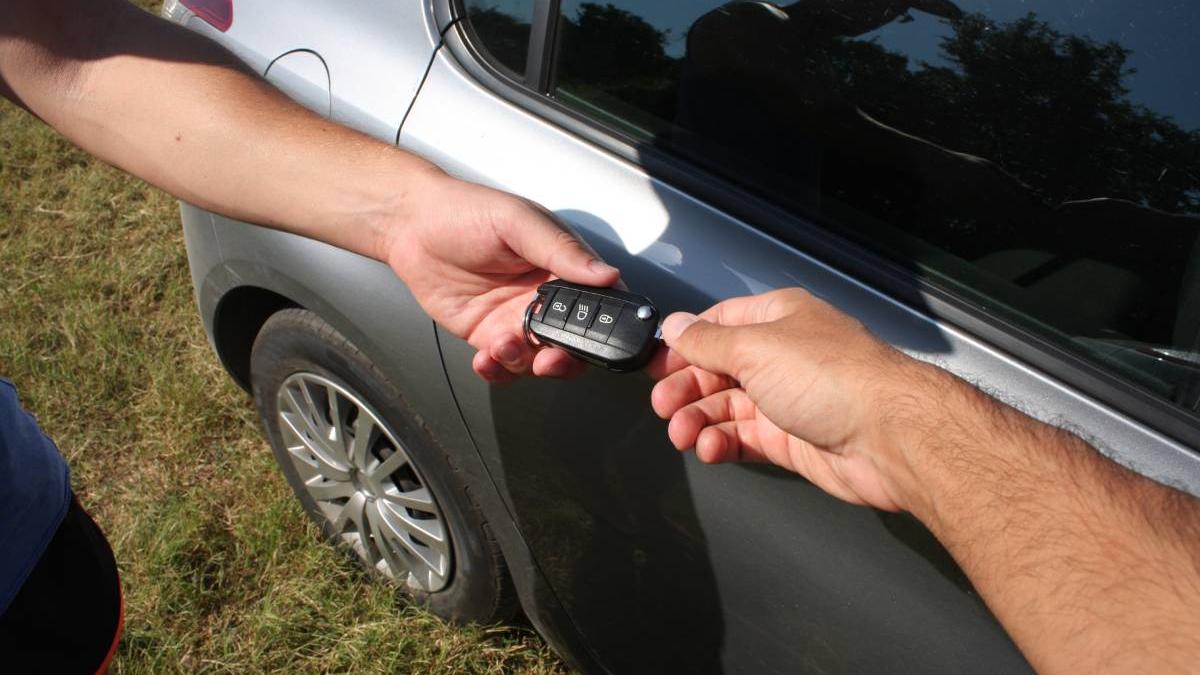 tanar mehedinti cont fals facebook promis cumparat masina germania fugit 10 000 euro