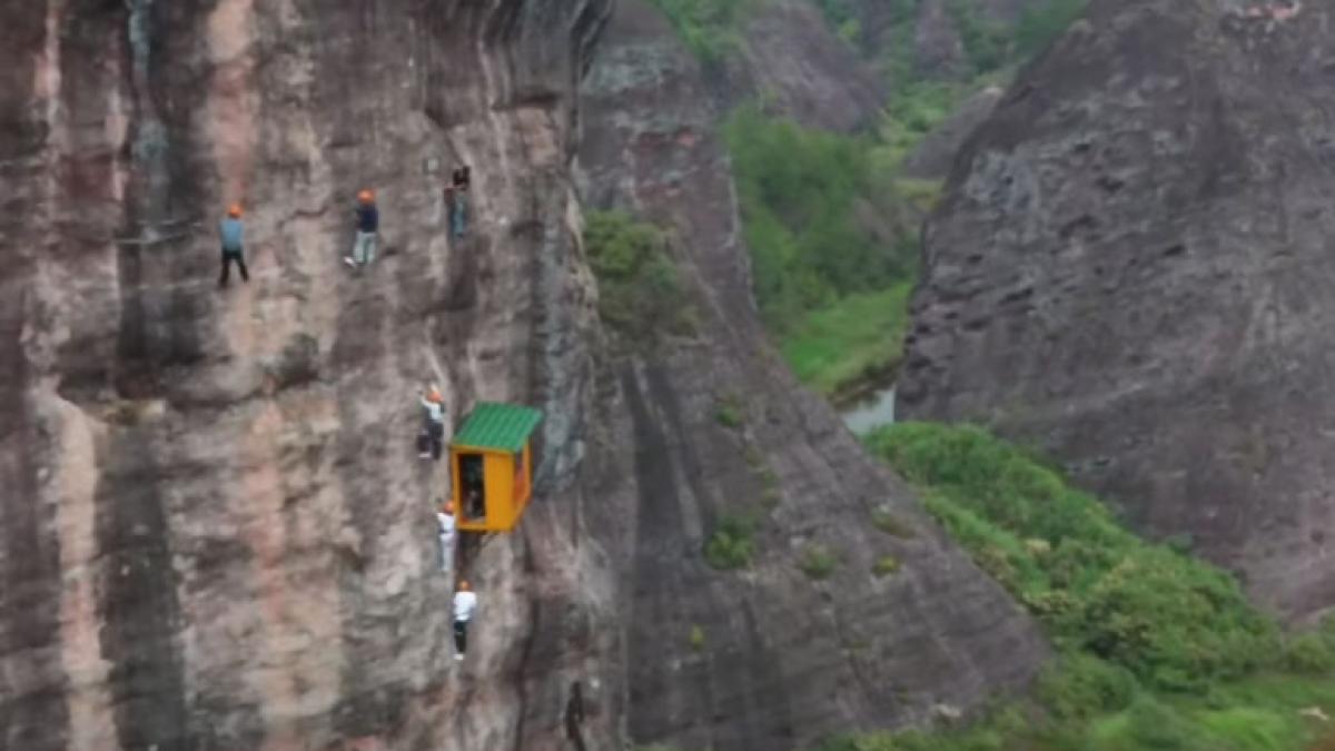 magazin stanca atrage mii turisti urci munte cumparaturi