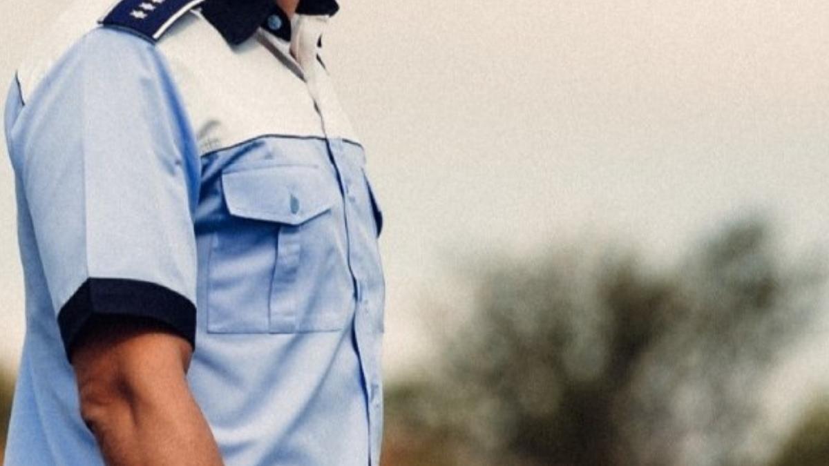 barbat drogat spart sediu politie arad furt uniforma politist