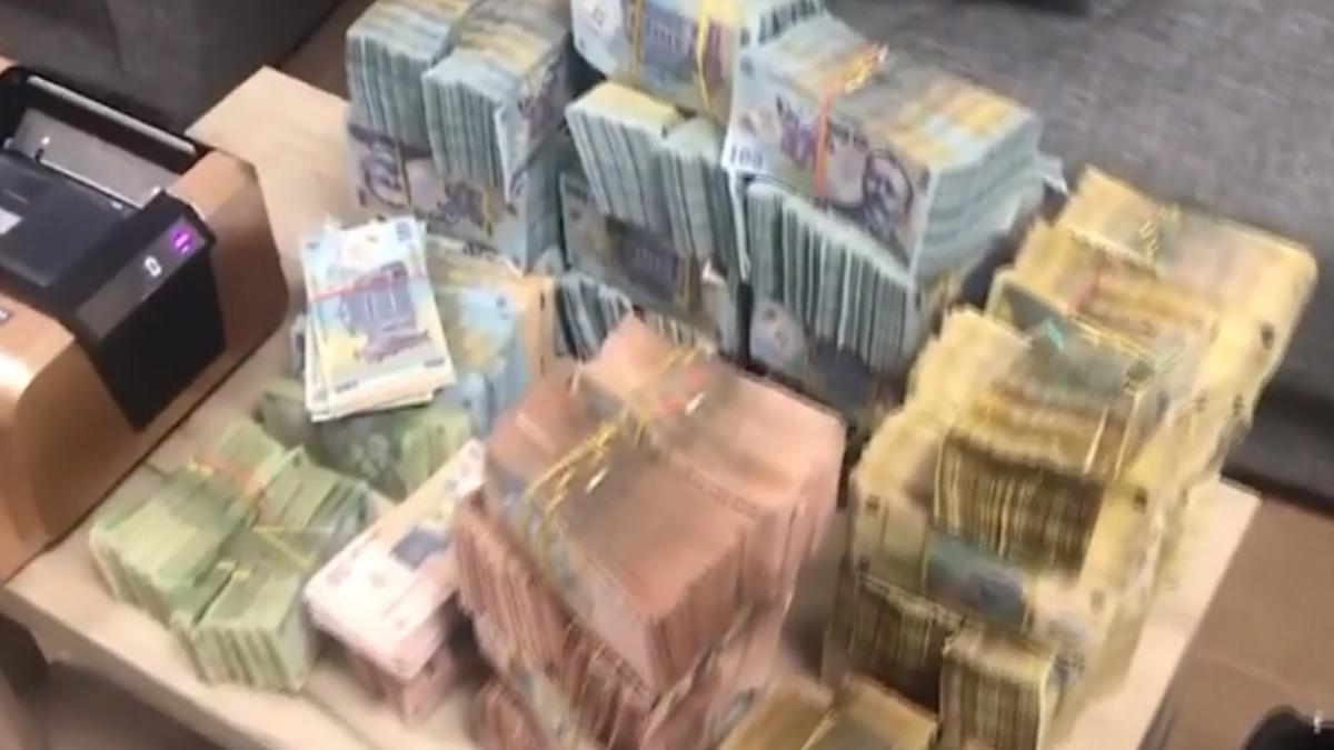 politist frontiera angajat schimb valutar prinsi punct trecere vama veche bani