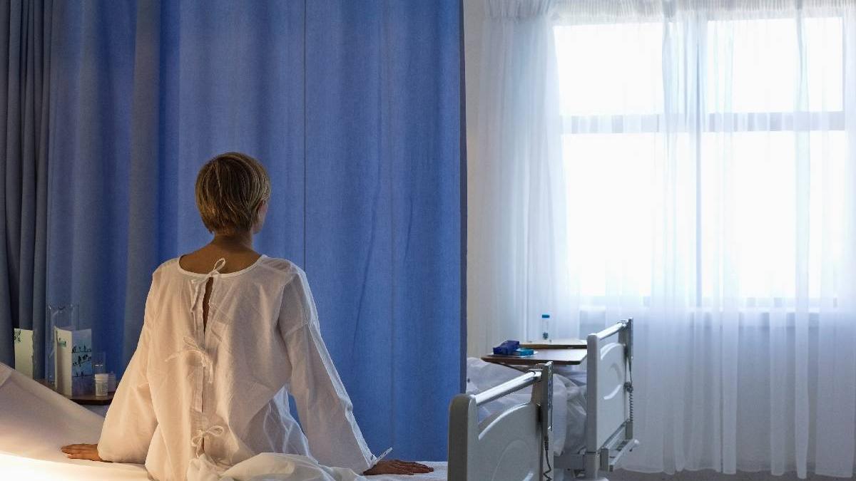 romanca expulzata oras italia incendiu spital