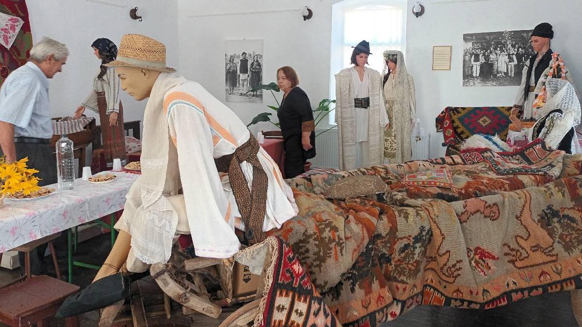 pietrosita revine la turism cu toamna literara la muzeul de etnografie