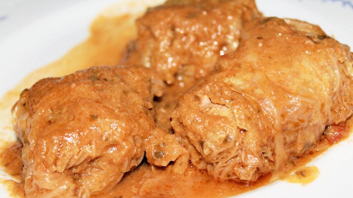 poveste sot satu mare mancat 4 sarmale furat carne congelator adormit canapea