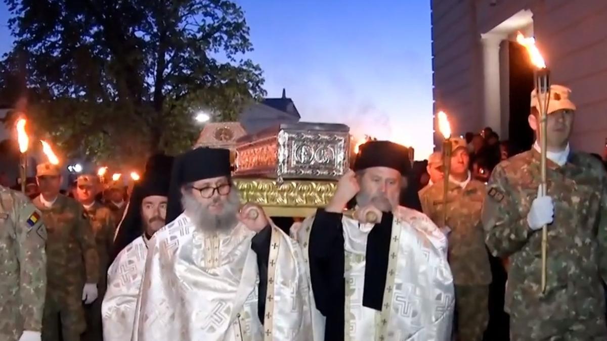 procesiune racla moaste sfanta parascheva iasi