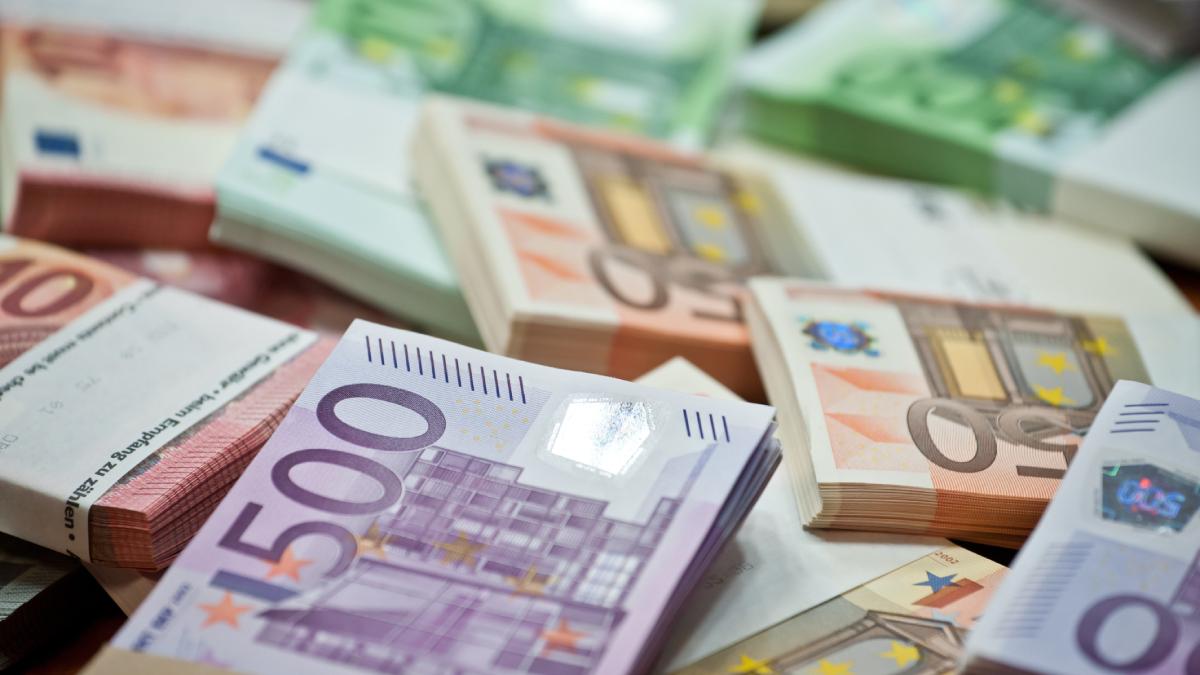 numar romani economii mai mari 100000 euro saolt record triplare deceniu