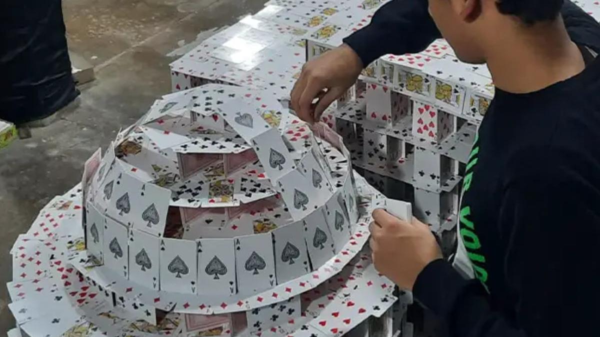 record mondial unic guiness worls record constructie carti de joc arnav daga india