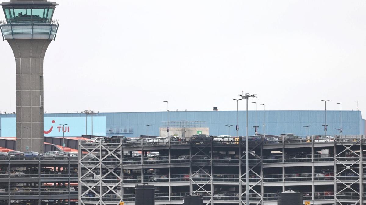 zboruri anulate romania londra incendiu aeroportul luton