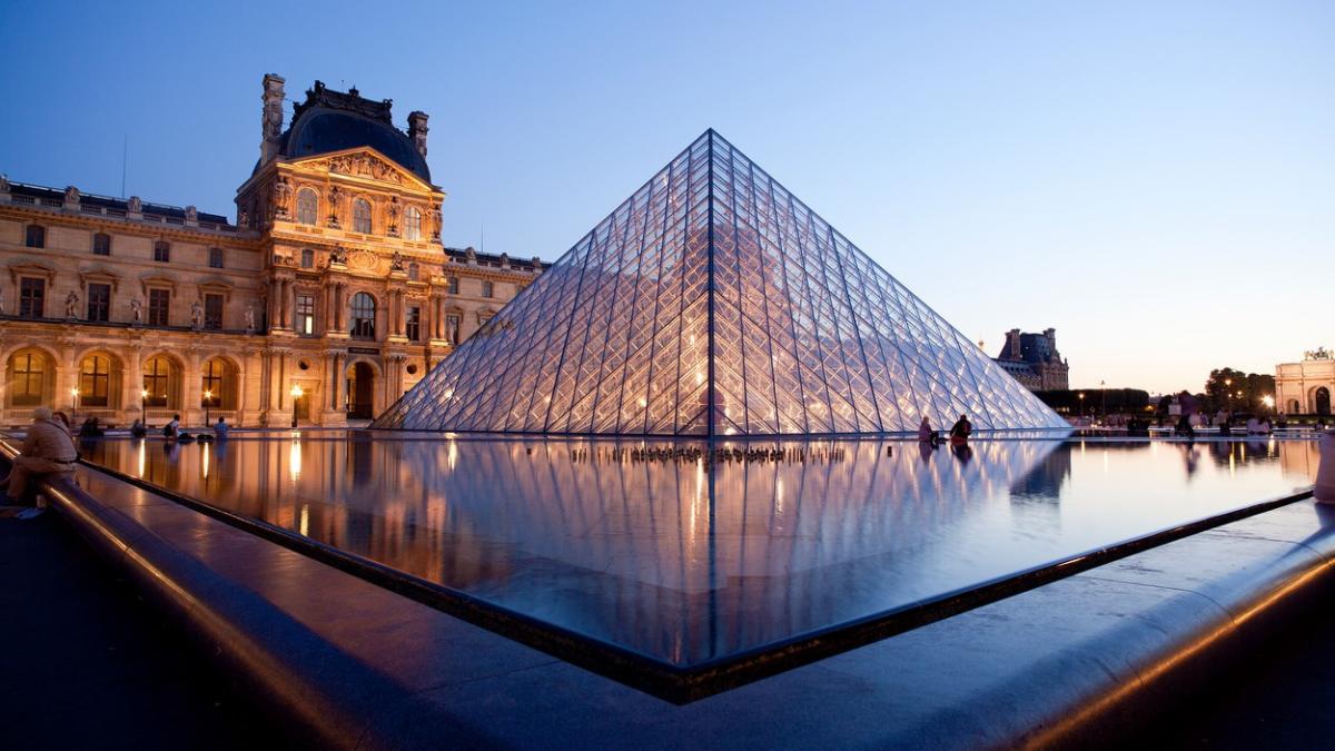 muzeul luvru paris inchis motive securitate