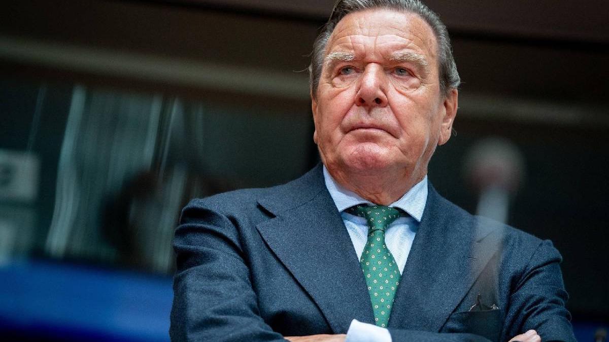 scandal restaurant hamburg gerhard schroder nota 6000 euro