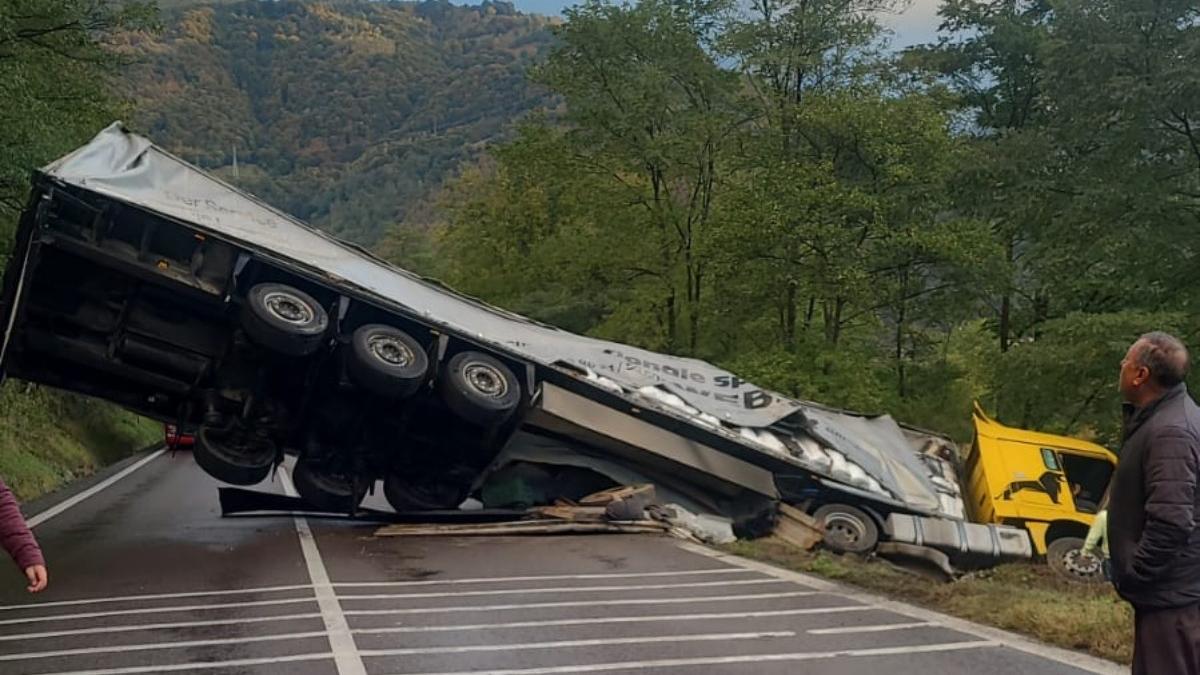 tir rasturnat valea oltului