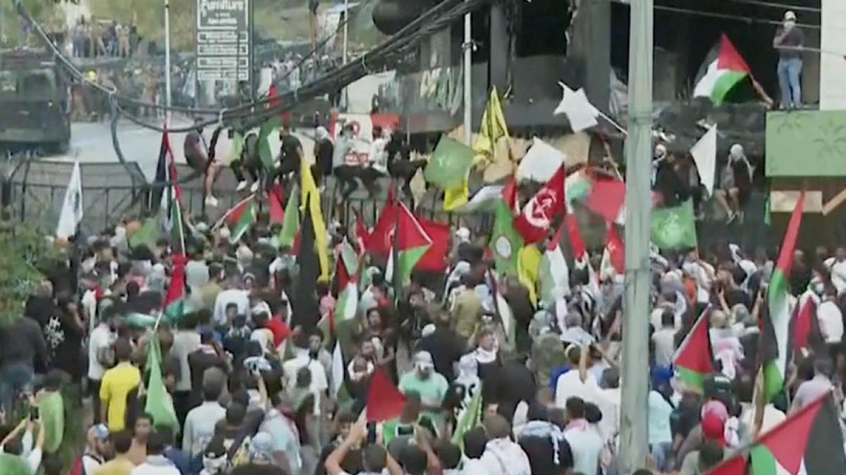 Protestatarii au luat cu asalt ambasada SUA din Liban. Mulţimea s-a adunat la "Ziua mâniei" și a incendiat o clădire din apropiere
