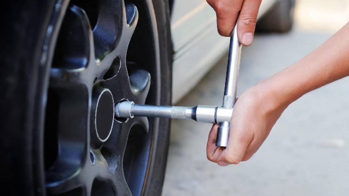 masina inchiriata dezmembrata barbati prejudiciu peste 15 000 euro