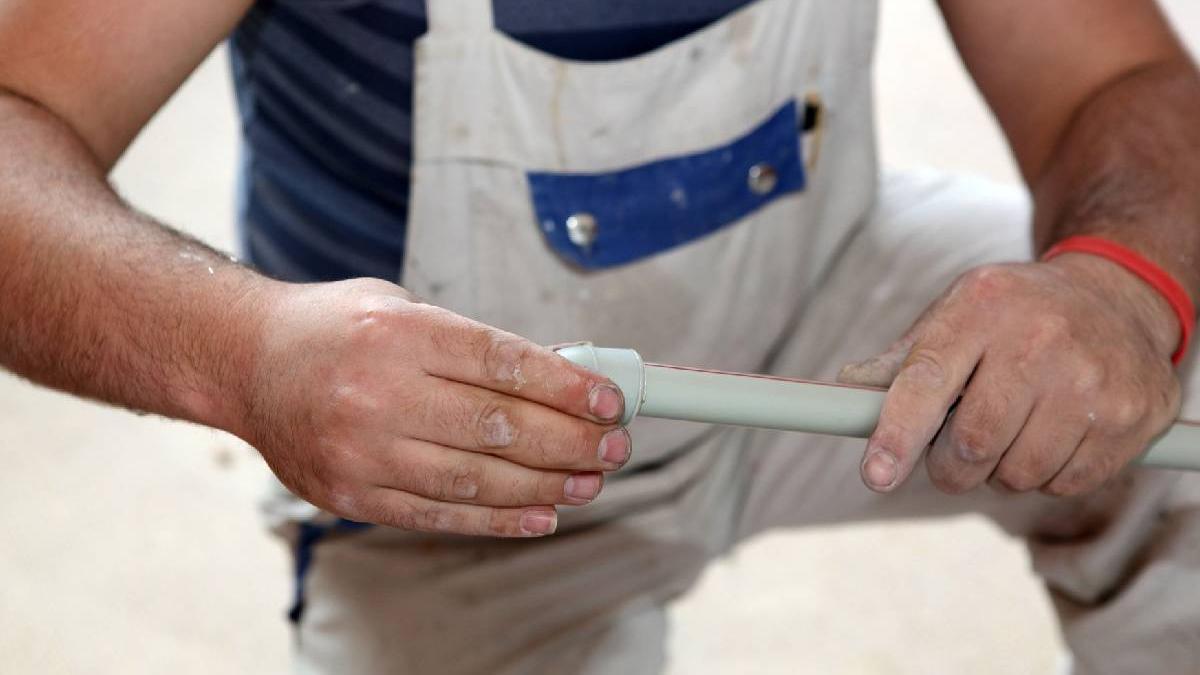 roman criticat dur internet instalator