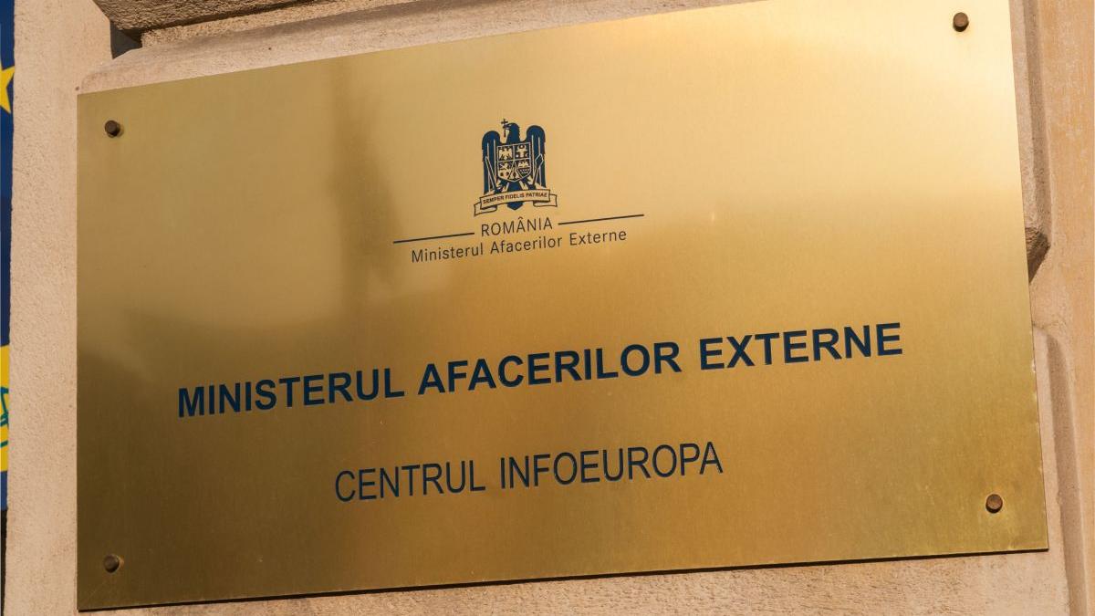 mae cere romanilor sa paraseasca libanul