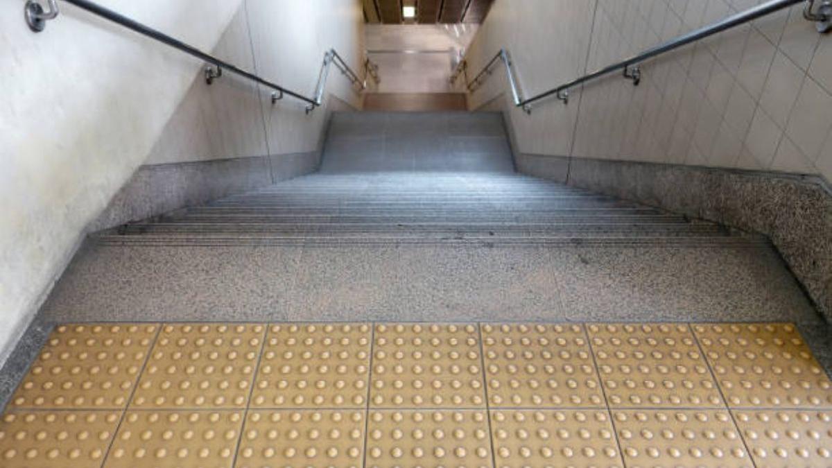 metrorex panouri informare nevazatori metrou