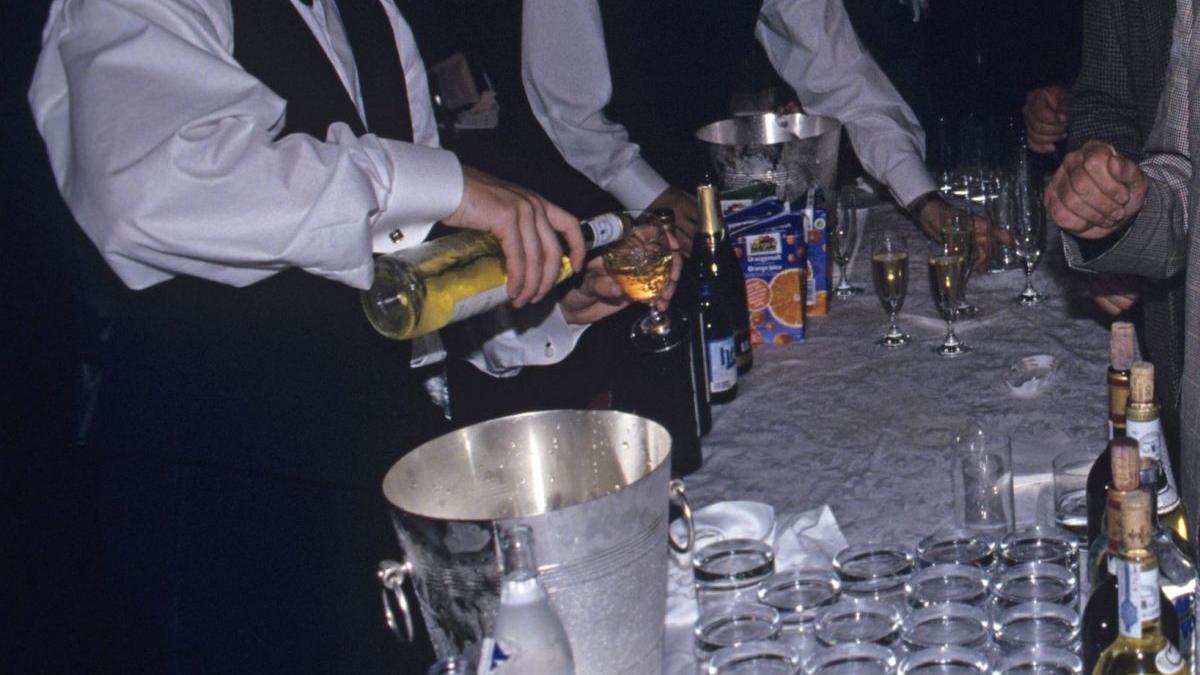 patron angajat peste program regrete avertisment autoritati