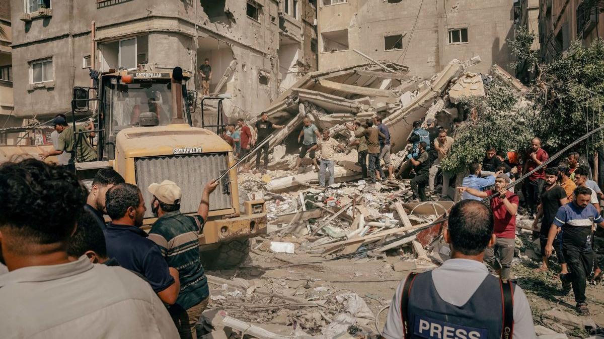 medic roman gaza scos 60 persoane cladire distrusa pamant greu de imaginat